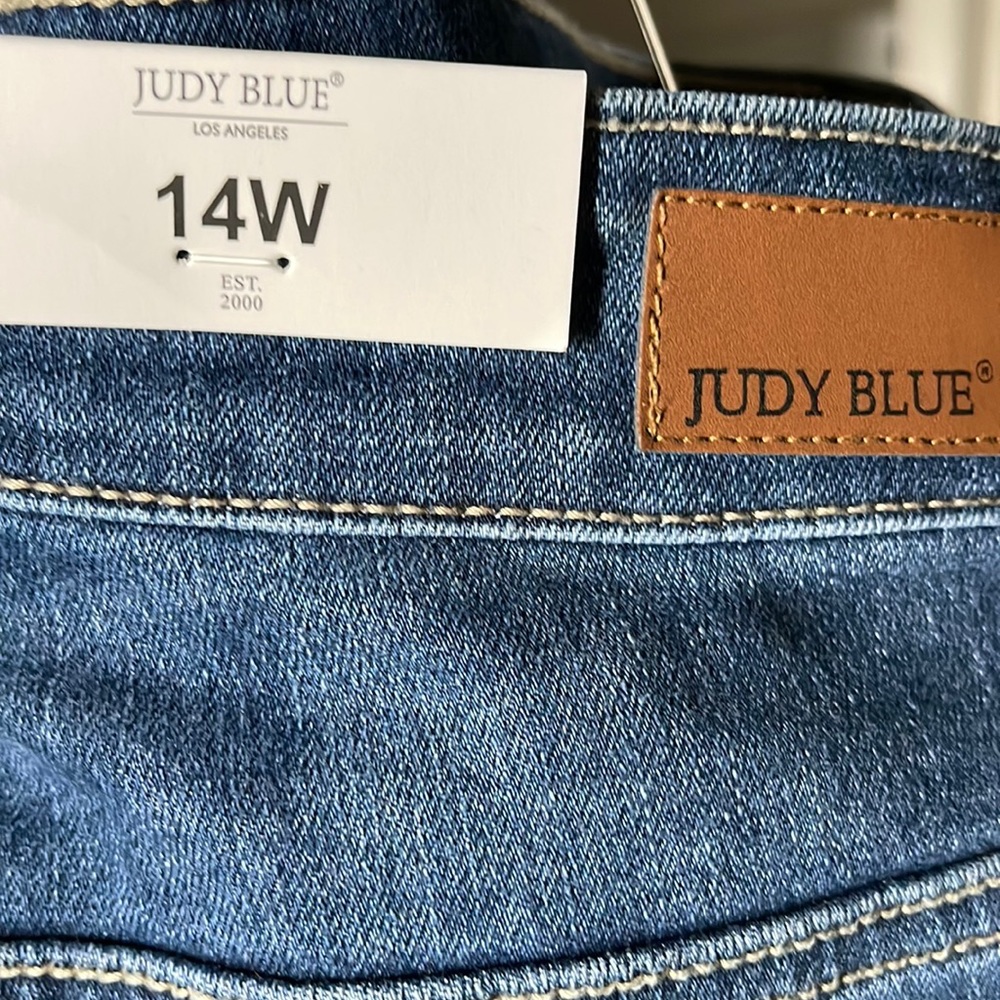 NWT Judy Blue capri 14w